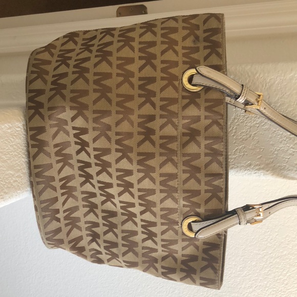 Authentic Michael Kors purse. - Picture 2 of 4